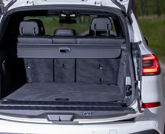 BMW X5 2022 do wynajęcia w Becici. Limit przebiegu nieograniczony.