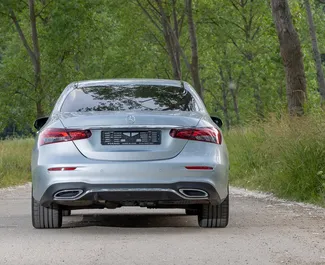 Mercedes-Benz E250 – samochód kategorii Premium na wynajem w Czarnogórze ✓ Depozyt 1000 EUR ✓ Ubezpieczenie: OC, Zagranica.