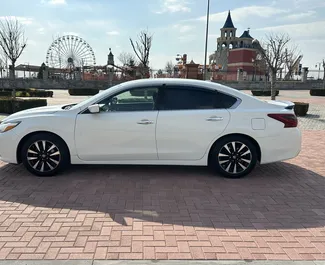 Wynajmij Nissan Altima 2018 w Armenii. Paliwo: Benzyna. Moc: 181 KM ➤ Koszt od 50 USD za dobę.
