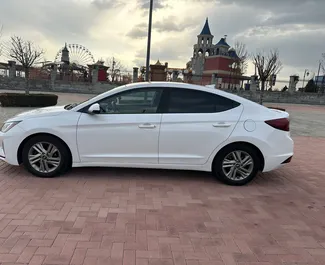 Hyundai Elantra – samochód kategorii Komfort na wynajem w Armenii ✓ Depozyt 190 USD ✓ Ubezpieczenie: OC, CDW, SCDW, FDW, Pasażerowie, Od Kradzieży, Zagranica, Młody, Bez Depozytu.