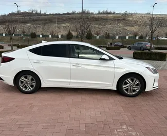 Wynajmij Hyundai Elantra 2019 w Armenii. Paliwo: Benzyna. Moc: 147 KM ➤ Koszt od 40 USD za dobę.