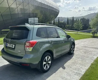 Wnętrze Subaru Forester do wynajęcia w Gruzji. Doskonały samochód 5-osobowy. ✓ Skrzynia Automatyczna.
