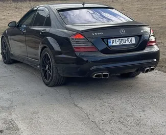 Wynajmij Mercedes-Benz S-Class 2009 w Gruzji. Paliwo: Benzyna. Moc: 388 KM ➤ Koszt od 220 GEL za dobę.