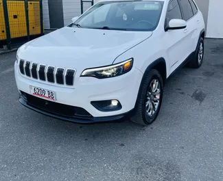 Wypożyczalnia Jeep Cherokee w Kutaisi, Gruzja ✓ Nr 15626. ✓ Skrzynia Automatyczna ✓ Opinii: 0.