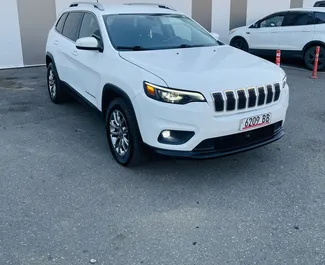Wynajmij Jeep Cherokee 2020 w Gruzji. Paliwo: Benzyna. Moc: 271 KM ➤ Koszt od 180 GEL za dobę.