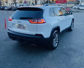 Jeep Cherokee 2020 do wynajęcia w Kutaisi. Limit przebiegu nieograniczony.
