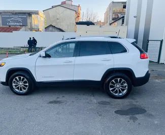 Jeep Cherokee 2020 – wynajem od właścicieli w Kutaisi (Gruzja).