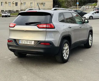 Silnik Benzyna 2,4 l – Wynajmij Jeep Cherokee w Kutaisi.