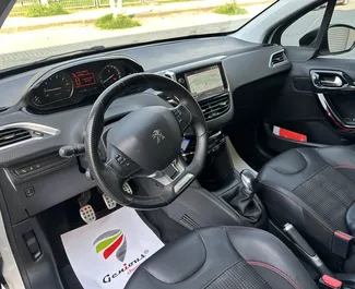 Peugeot 208 2017 do wynajęcia w Salonikach. Limit przebiegu nieograniczony.