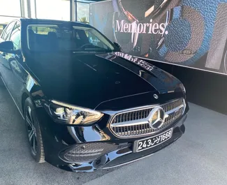 Silnik Benzyna  l – Wynajmij Mercedes-Benz C-Class w Tunezji.