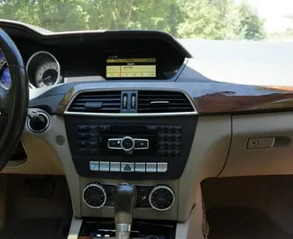 Silnik Gaz 3,0 l – Wynajmij Mercedes-Benz C-Class w Tiranie.