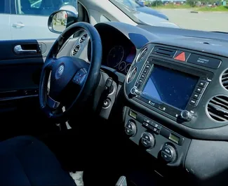 Wynajmij Volkswagen Golf Plus 2007 w Albanii. Paliwo: Diesel. Moc: 104 KM ➤ Koszt od 23 EUR za dobę.