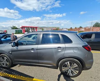 Wnętrze Mitsubishi Outlander Sport do wynajęcia w Gruzji. Doskonały samochód 5-osobowy. ✓ Skrzynia Automatyczna.