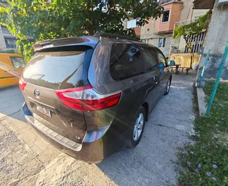 Wynajmij Toyota Sienna 2018 w Gruzji. Paliwo: Benzyna. Moc: 296 KM ➤ Koszt od 169 GEL za dobę.