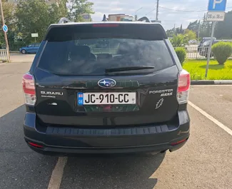 Wnętrze Subaru Forester do wynajęcia w Gruzji. Doskonały samochód 5-osobowy. ✓ Skrzynia Automatyczna.