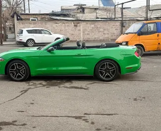 Wypożyczalnia Ford Mustang Cabrio w Erewaniu, Armenia ✓ Nr 15484. ✓ Skrzynia Automatyczna ✓ Opinii: 0.