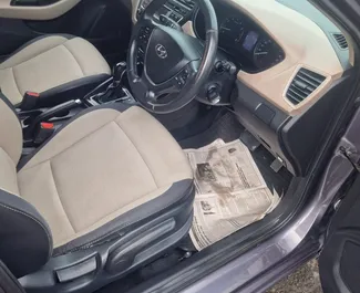 Wynajmij Hyundai i20 2015 na Mauritiusie. Paliwo: Benzyna. Moc: 110 KM ➤ Koszt od 23 USD za dobę.