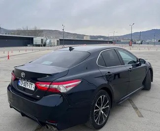 Toyota Camry – samochód kategorii Komfort, Premium na wynajem w Gruzji ✓ Depozyt 200 GEL ✓ Ubezpieczenie: OC, CDW, SCDW, Pasażerowie, Od Kradzieży, Bez Depozytu.