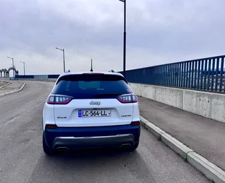 Jeep Cherokee 2018 do wynajęcia w Tbilisi. Limit przebiegu nieograniczony.