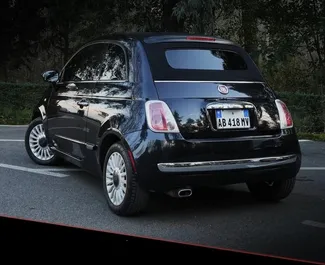 Wnętrze Fiat 500 Cabrio do wynajęcia w Albanii. Doskonały samochód 4-osobowy. ✓ Skrzynia Automatyczna.