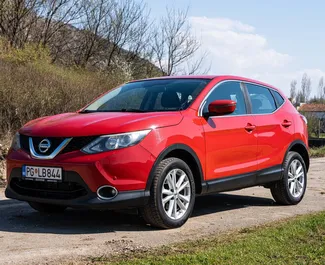 Nissan Qashqai 2016 do wynajęcia w Podgoricy. Limit przebiegu nieograniczony.