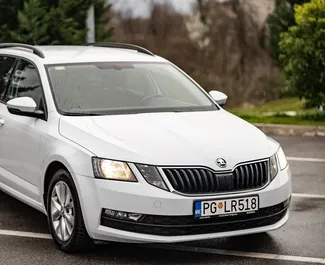 Wnętrze Skoda Octavia Combi do wynajęcia w Czarnogórze. Doskonały samochód 5-osobowy. ✓ Skrzynia Automatyczna.