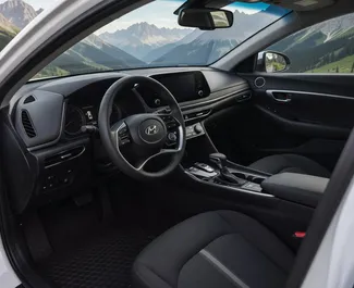 Silnik Benzyna 2,5 l – Wynajmij Hyundai Sonata w Kutaisi.