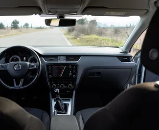Wynajmij Skoda Octavia Combi 2018 w Czarnogórze. Paliwo: Benzyna. Moc: 85 KM ➤ Koszt od 28 EUR za dobę.
