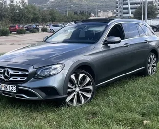 Wypożyczalnia Mercedes-Benz E-Class na lotnisku w Podgoricy, Czarnogóra ✓ Nr 15689. ✓ Skrzynia Automatyczna ✓ Opinii: 0.