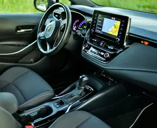 Toyota Corolla 2024 do wynajęcia w Becici. Limit przebiegu nieograniczony.