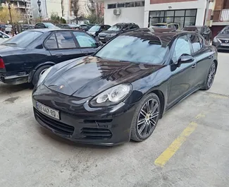 Wnętrze Porsche Panamera do wynajęcia w Gruzji. Doskonały samochód 5-osobowy. ✓ Skrzynia Automatyczna.