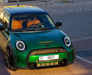 Wnętrze Mini Cooper S do wynajęcia w ZEA. Doskonały samochód 5-osobowy. ✓ Skrzynia Automatyczna.
