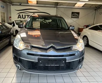 Wypożyczalnia Citroen C-Crosser na lotnisku w Tiranie, Albania ✓ Nr 10004. ✓ Skrzynia Manualna ✓ Opinii: 0.