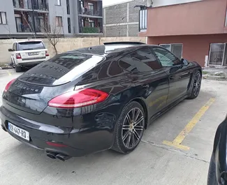 Porsche Panamera – samochód kategorii Premium, Luksusowy na wynajem w Gruzji ✓ Depozyt 300 GEL ✓ Ubezpieczenie: OC, SCDW, Pasażerowie, Od Kradzieży.