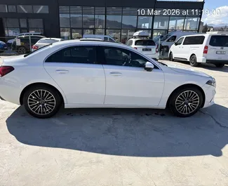 Wnętrze Mercedes-Benz A220 do wynajęcia w Gruzji. Doskonały samochód 5-osobowy. ✓ Skrzynia Automatyczna.