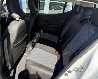 Wynajmij Dacia Sandero Stepway 2025 w Tunezji. Paliwo: Benzyna. Moc: 6 KM ➤ Koszt od 70 EUR za dobę.