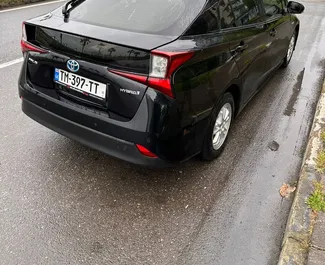 Wynajmij Toyota Prius 2019 w Gruzji. Paliwo: Hybryda. Moc: 37 KM ➤ Koszt od 105 GEL za dobę.