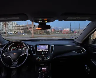 Wynajmij Chevrolet Malibu 2020 w Gruzji. Paliwo: Benzyna. Moc:  KM ➤ Koszt od 100 GEL za dobę.