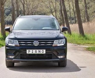 Wynajmij Volkswagen Tiguan 2022 w Czarnogórze. Paliwo: Diesel. Moc: 190 KM ➤ Koszt od 40 EUR za dobę.