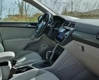 Volkswagen Tiguan 2022 – wynajem od właścicieli w Becici (Czarnogóra).