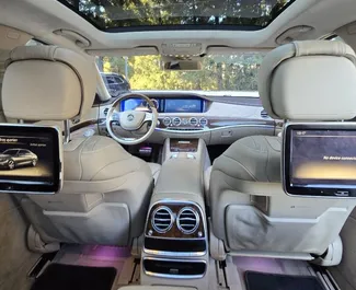 Wnętrze Mercedes-Benz S-Class do wynajęcia w Gruzji. Doskonały samochód 5-osobowy. ✓ Skrzynia Automatyczna.