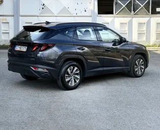 Wynajmij Hyundai Tucson 2024 w Czarnogórze. Paliwo: Hybryda. Moc: 204 KM ➤ Koszt od 60 EUR za dobę.