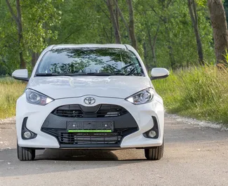Wypożyczalnia Toyota Yaris w Becici, Czarnogóra ✓ Nr 15934. ✓ Skrzynia Automatyczna ✓ Opinii: 0.