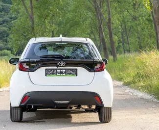 Toyota Yaris – samochód kategorii Ekonomiczny, Komfort na wynajem w Czarnogórze ✓ Depozyt 200 EUR ✓ Ubezpieczenie: OC.
