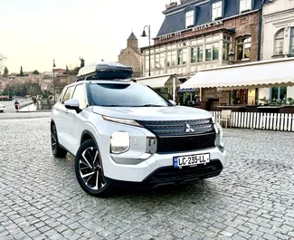 Wynajmij Mitsubishi Outlander 2022 w Gruzji. Paliwo: Benzyna. Moc: 180 KM ➤ Koszt od 135 GEL za dobę.