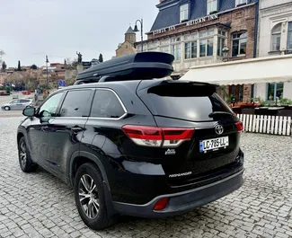 Toyota Highlander 2017 do wynajęcia w Tbilisi. Limit przebiegu nieograniczony.