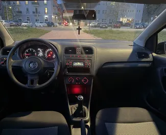 Volkswagen Polo – samochód kategorii Ekonomiczny na wynajem w Czarnogórze ✓ Bez Depozytu ✓ Ubezpieczenie: OC, Pasażerowie, Zagranica, Bez Depozytu.