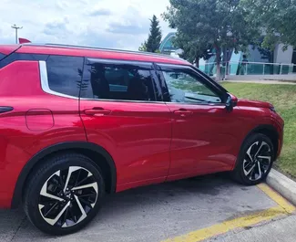 Wynajmij Mitsubishi Outlander Xl 2022 w Gruzji. Paliwo: Benzyna. Moc: 227 KM ➤ Koszt od 200 GEL za dobę.