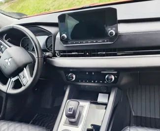 Mitsubishi Outlander Xl – samochód kategorii Komfort, Crossover na wynajem w Gruzji ✓ Depozyt 900 GEL ✓ Ubezpieczenie: OC, CDW, Pasażerowie, Od Kradzieży.