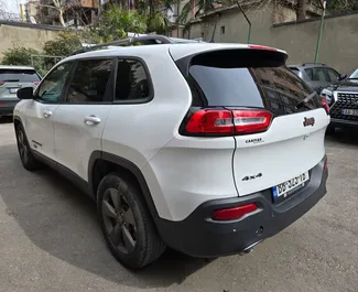 Silnik Benzyna 2,4 l – Wynajmij Jeep Cherokee na lotnisku w Tbilisi.